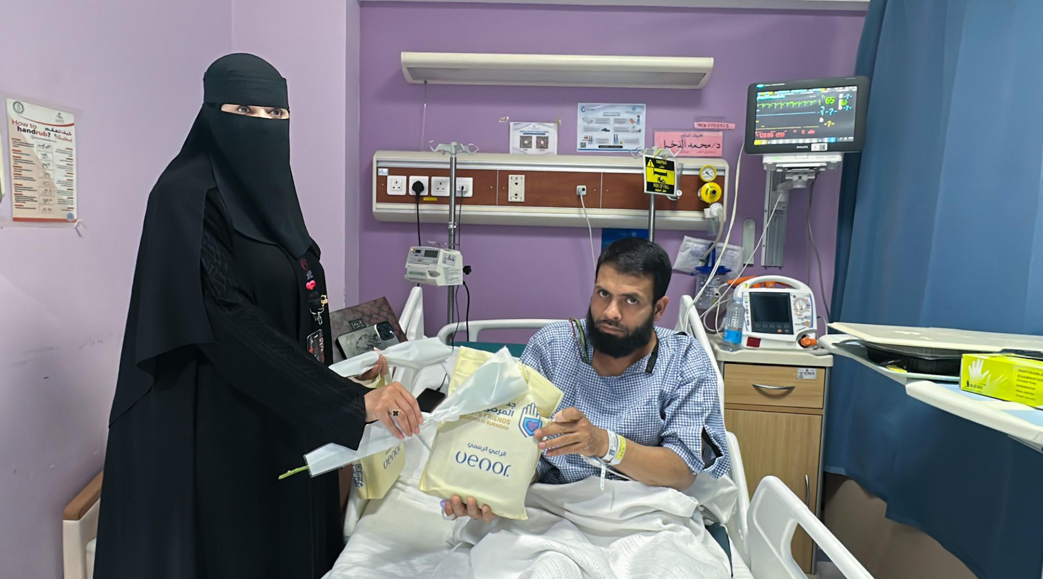 مركز الأمير سلطان لطب وجراحة القلب بالقصيم يعايد مرضاه ويشاركهم فرحة العيد