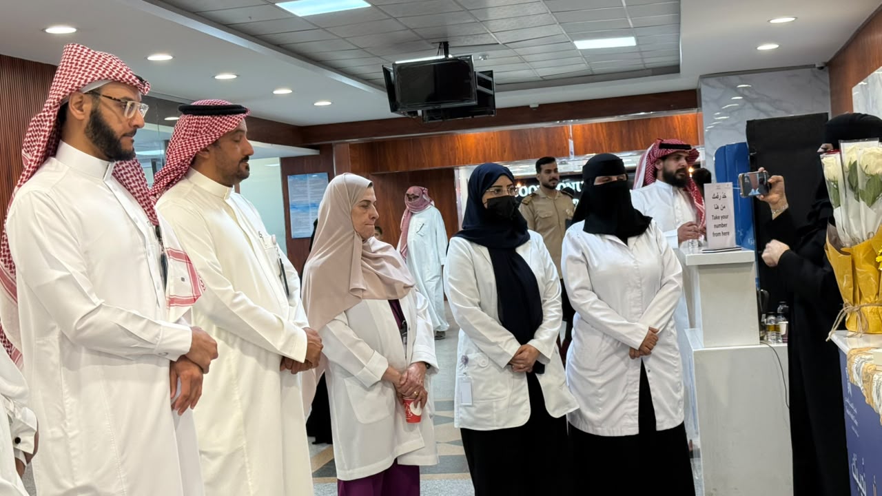 قسم شؤون المرضى بمستشفى الولادة والأطفال ببريدة ينظم ركنًا توعويًا تزامنًا مع انطلاق العام الدراسي الجديد