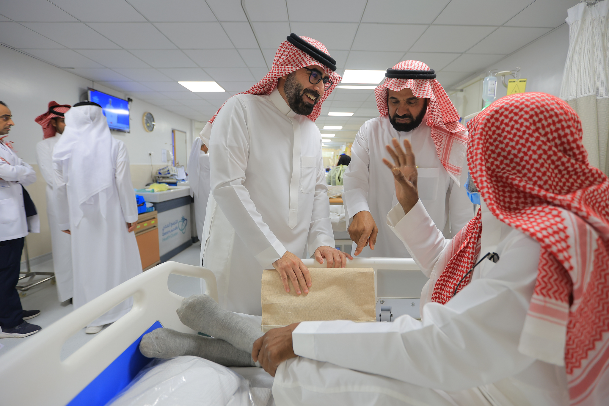 مستشفى البكيرية  ينظم حفل معايدة للمرضى المنومين والموظفين بمناسبة عيد الأضحى المبارك